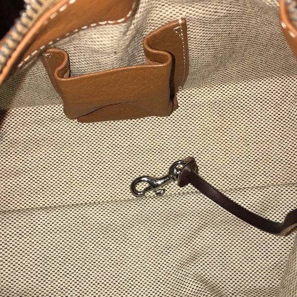 Dooney & Bourke handbag. - Picture 6 of 6